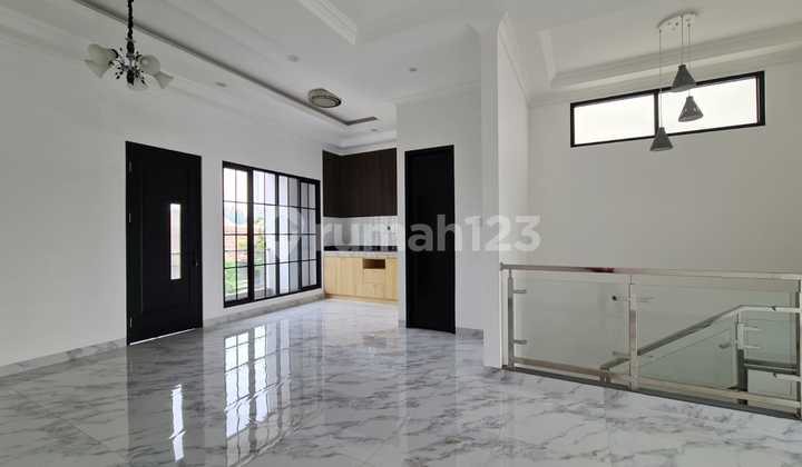 Rumah Mewah Cantik di Griya Loka Bsd City 2