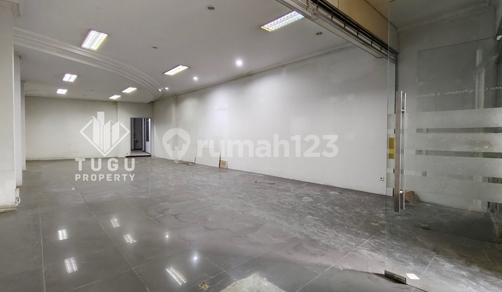 Commercial Space for Rent on Magelang Street, Jogja, near Jogja City Mall, Kranggan Market, State High School SMAN 4, Junior High School SMPN 6, State High School SMAN 11, Vocational High School SMKN 3, Kalam Kudus School, Budi Utama, Muhammadiyah 1 Muhi High School, MMTC, Sindu Kusuma Edupark SKE, Aletheia Church, Jetis Church, Tugu.