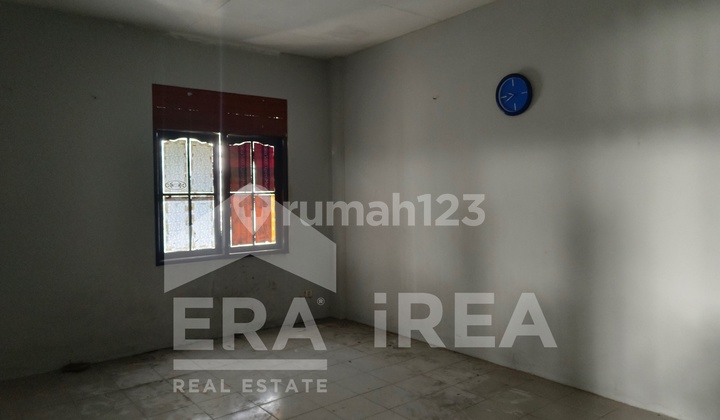 2-story shophouse for rent in Jogja Umbulharjo, near Gembiraloka Zoo, near Jogja City Hall, near JEC, near SGM Milk Factory. 2