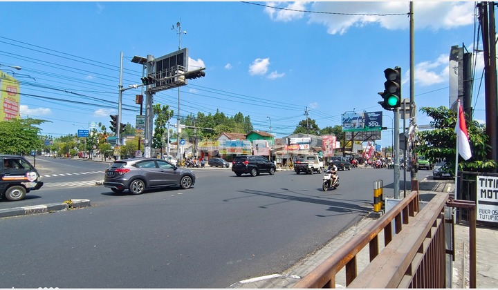 Rumah 17 Kamar Tidur Dijual Lokasi di pinggir jalan utama di Ringroad Barat Gamping Jogja, dengan Bangunan Rumah Joglo, arah Akses Bandara YIA, dekat Pasar Buah Gamping, RS PKU Muhammadiyah Gamping, Gereja Gamping, Kampus UMY, Universitas Mercu Buana Rumah 17 Kamar Tidur Dijual Lokasi di pinggir jalan utama di Ringroad Barat Gamping Jogja, dengan Bangunan Rumah Joglo, arah Akses Bandara YIA, dekat Pasar Buah Gamping, RS PKU Muhammadiyah Gamping, Gereja Gamping, Kampus UMY, Universitas Mercu Buana