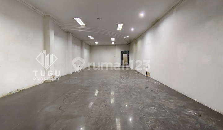 Commercial Space for Rent on Magelang Street, Jogja, near Jogja City Mall, Kranggan Market, State High School SMAN 4, Junior High School SMPN 6, State High School SMAN 11, Vocational High School SMKN 3, Kalam Kudus School, Budi Utama, Muhammadiyah 1 Muhi High School, MMTC, Sindu Kusuma Edupark SKE, Aletheia Church, Jetis Church, Tugu.