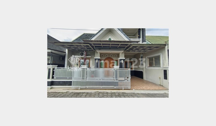 Kost House / Homestay 5 Bedrooms Furnished for Rent Jogja Area Godean Street, 3 AC Rooms, Near Mirota Godean, State High School Sman 2 Bener, Land College Stpn, Mutiara Persada School, Near Tugu Jogja, Asmi Santa Maria, Mang Engking Soragan