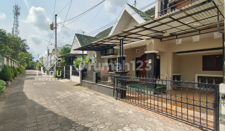 Rumah Kost/ Homestay Dijual Jogja Jalan Godean, dekat Sekolah Tinggi Pertanahan STPN, Mirota Manna Kampus, Sekolah Mutiara Persada, Tugu Jogja, SMAN 2 Bener, ASMI Santa Maria 2