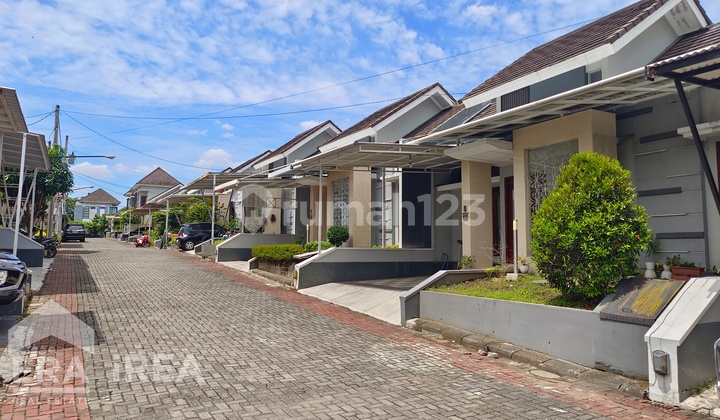 Standard Homestay House for Rent, near Sleman City Hall, Mlati Market, Hyatt Hotel. Standard Homestay House for Rent, near Sleman City Hall, Mlati Market, Hyatt Hotel.