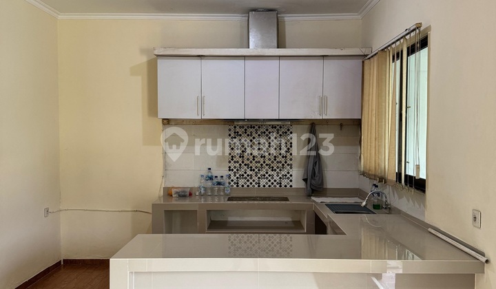 Dijual Rumah Serpong Park 2 Lantai dekat BSD Plaza Tangerang Sel 2