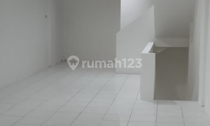For Rent: 3-Story Shop House on the Side of Serpong Jl. Mh Thamrin, Tangerang 2