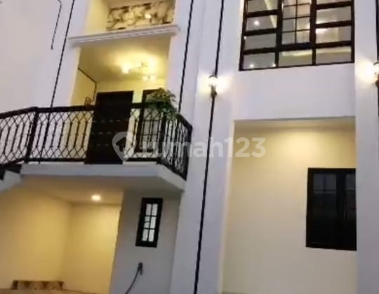 Jual Rumah Baru Cantik American Classic di Meruyung Limo Depok 2