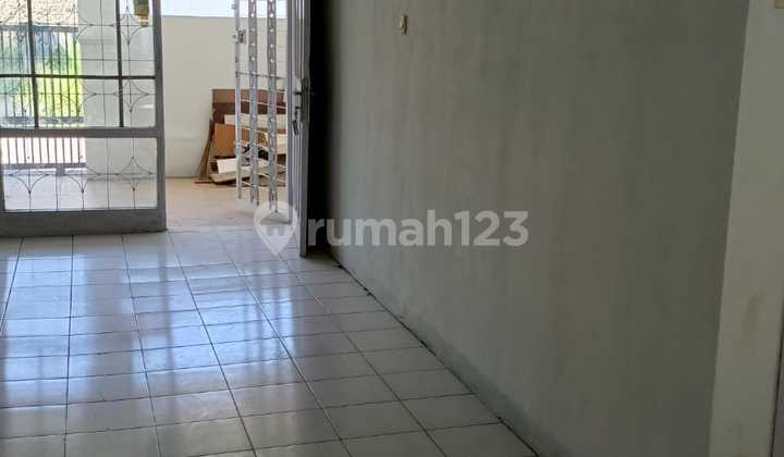 Outstanding Price Beautiful Ready-to-Live House Taman Kopo Indah Bandung