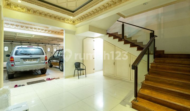 Jual Cepat Rumah3 Lantai Full Furnished Siap Huni Taman Palem 2