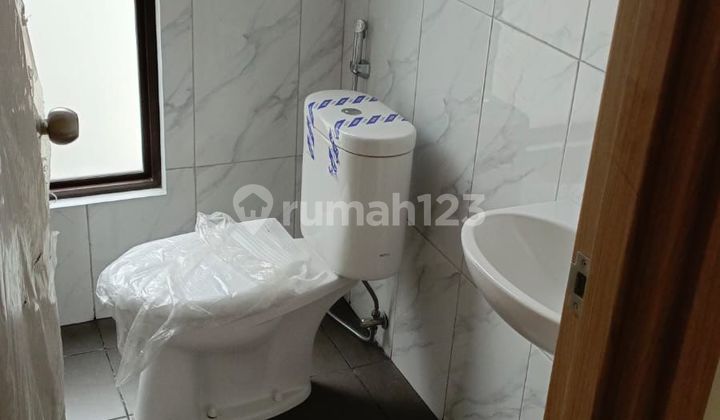 Dijual Cepat! Rumah Siap Huni & Rapih 3 Lantai Lavon City 2