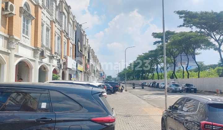 Selling at a Loss, Ready to Negotiate! 3-Storey Corner Shop House Bolsena Gading Serpong 2