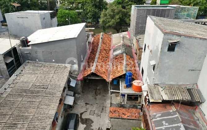 Sell House in West Jakarta 7 minutes to Toll Road 2