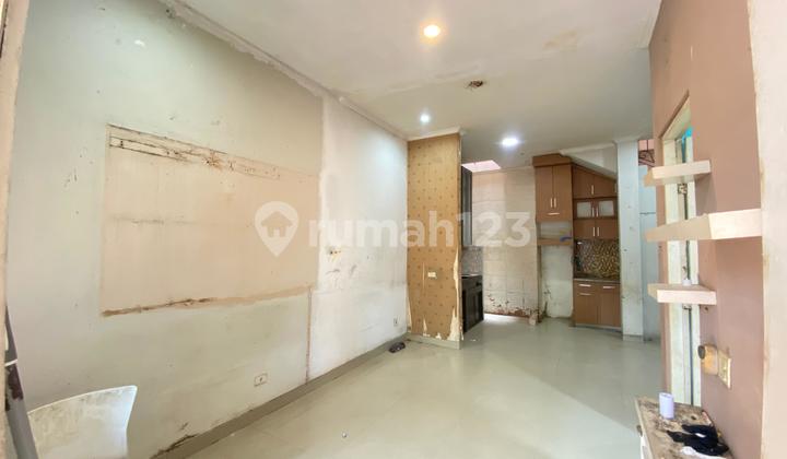 Selling at a Loss! 2-Story House in Taman Ubud Kencana, Karawaci 2