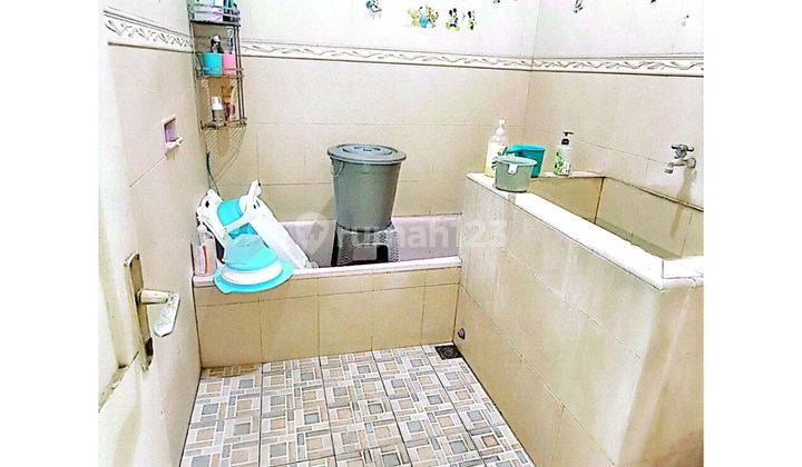 Dijual Rumah 2 Lantai SHM di Jl. Raya Dukuh Kupang, Surabaya 6