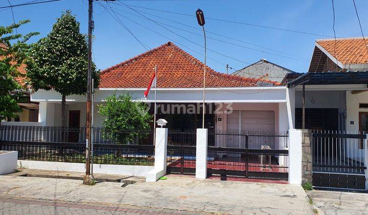 Rumah di Jl. Tales, Surabaya Jagir 12