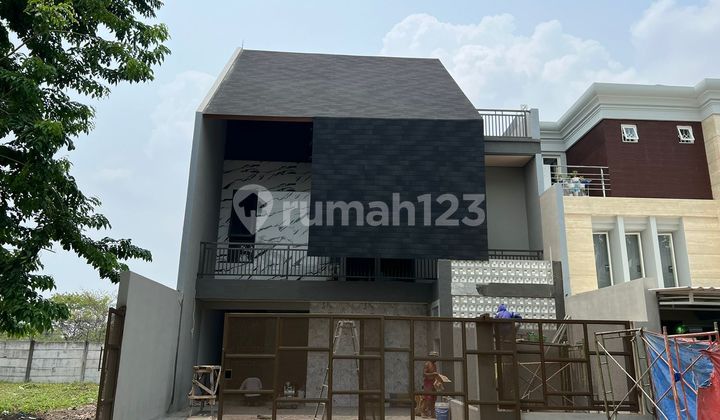 Rumah ada kolam renang di San Antonio, Pakuwon City, Mulyorejo (AA)