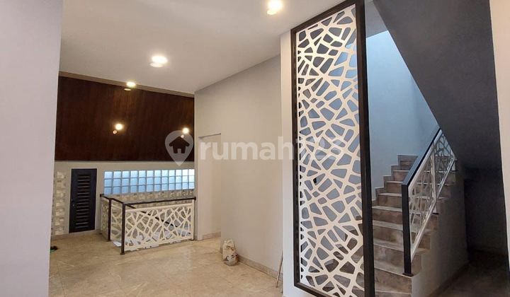 Rumah ada kolam renang di San Antonio, Pakuwon City, Mulyorejo (AA)