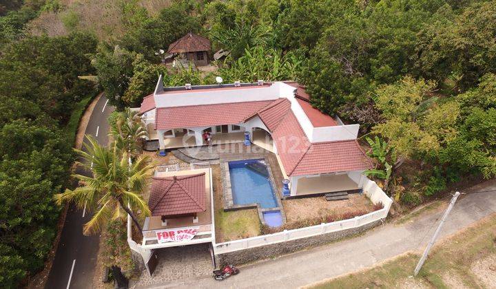 LARGE VILLA 15 MINUTES FROM LOVINA SITUATED IN QUIET AREA 1