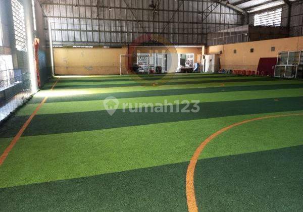 Bangunan usaha di jalan MT Haryono 1