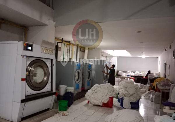 Bangunan usaha di jalan MT Haryono 2