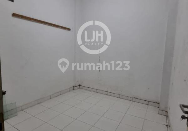 Rumah dan Gudang di Jalan Wot Gandul 2