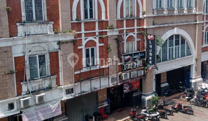 Thematic Shophouse Modern Paramount Market