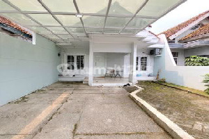 Rumah Murah Luas 120 Ada Taman Belakang Di Graha Raya 1