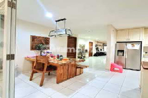 Attractive Investment: Serene Flood-Free House Near Station in Bintaro 2