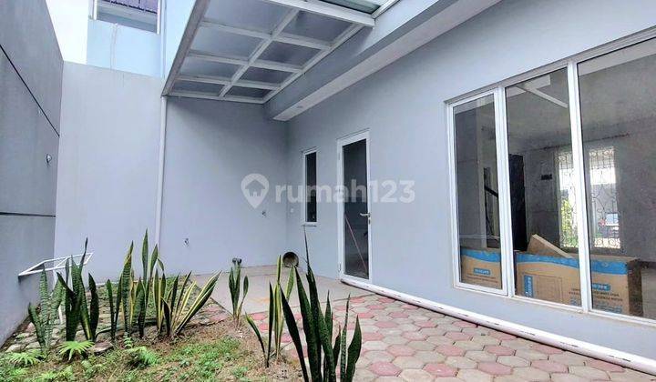 Rumah Modern 2 Lantai Posisi Hoek Di Bintaro Jaya 2