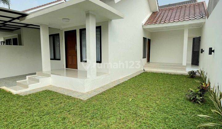 Rumah Rapih Siap Huni Halaman Luas Di Graha Raya 2