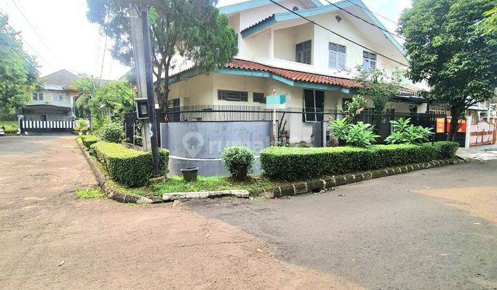 Rumah Standart Posisi Hoek Halaman Luas Di Bintaro Jaya 2