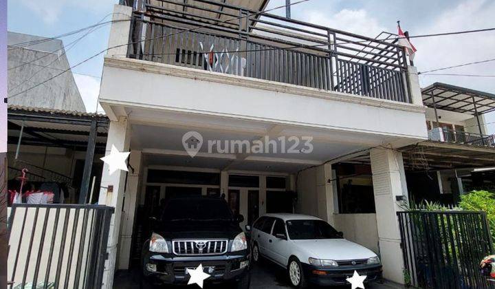 Rumah Terawat Kamar Tidur Utama Besar  Di Graha Raya 1