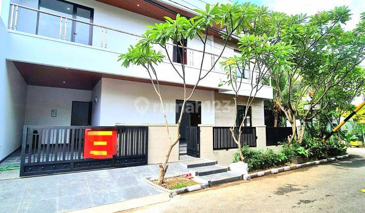 Bangunan Mandiri Posisi Hoek Modern House Di Bintaro 1