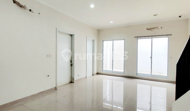 Cocok untuk Pasangan Muda Rumah SHM Siap Huni 2 Lantai di Vivaldi Gading Serpong