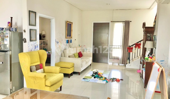 Rumah Bagus Shm 2 Lantai 4 Kamar Backyard Luas Depan Club House Di Savia Bsd Nusaloka 2
