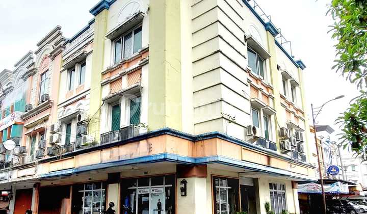 Attached 3-Storey Shophouse in the Most Strategic Location Near Toll Access and Pasmod BSD City Attached 3-Storey Shophouse in the Most Strategic Location Near Toll Access and Pasmod BSD City