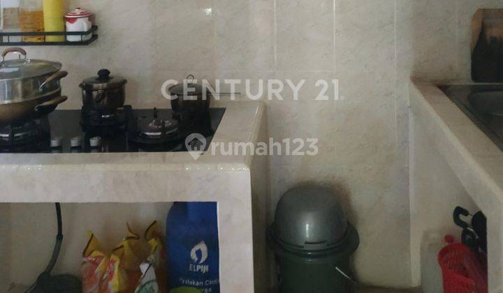 Rumah 2 Lantai Di Dalam Komplek Di Taman Surya 2