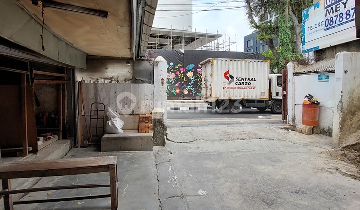 Rumah lama dekat sudirman selangkah ke jalan raya  8