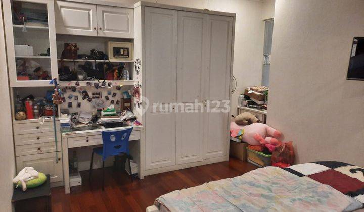 Rumah depan taman 4 lt kamar 6 luas 200 di pik harga masih nego 2