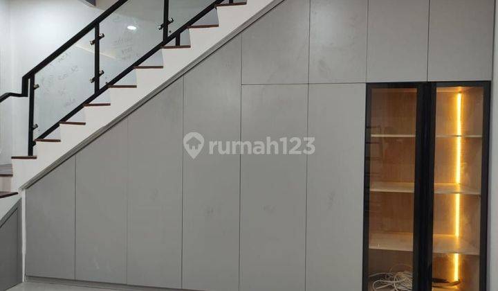 Rumah minimalis 2 lt furnish  di citra 1 ext 2