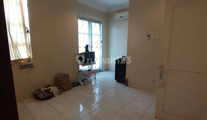 Rumah 2 lt semi furnish rapi siap huni kamar 4 hadap utara 1