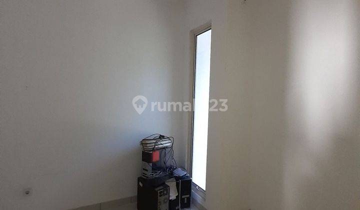 Rumah 2 lt semi furnish rapi siap huni kamar 4 hadap utara 2