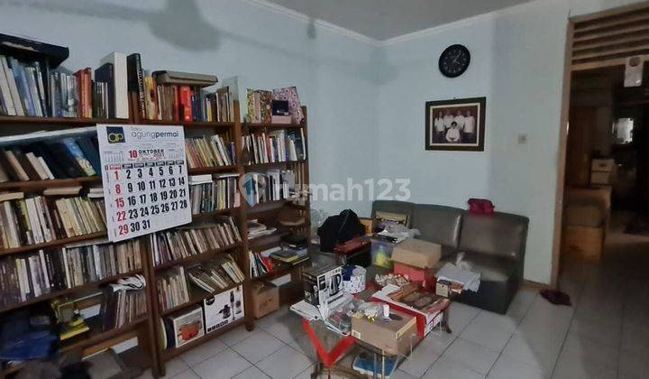 Ssttt kamar 13 selangkah ke mall rumah 2.5 lt tdk hadap rumah  2