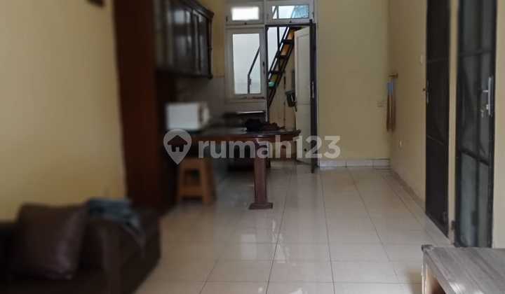 Rumah Disewa 1 Lt Furnish di Semanan Hadap Timur