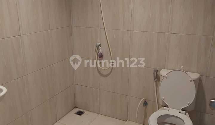 For Rent 2-story shop house ready for Business, Spacious parking, Residential area in BSD City 2