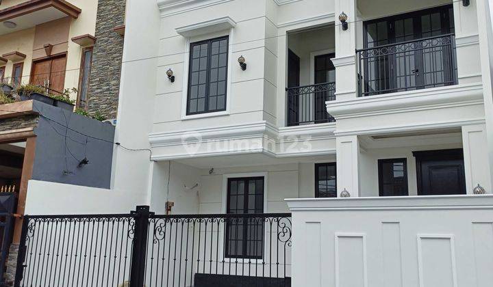 Rumah Baru American Classic 2 Lantai Semi Furnished 4 Kamar Tidur di Bsd M528 1