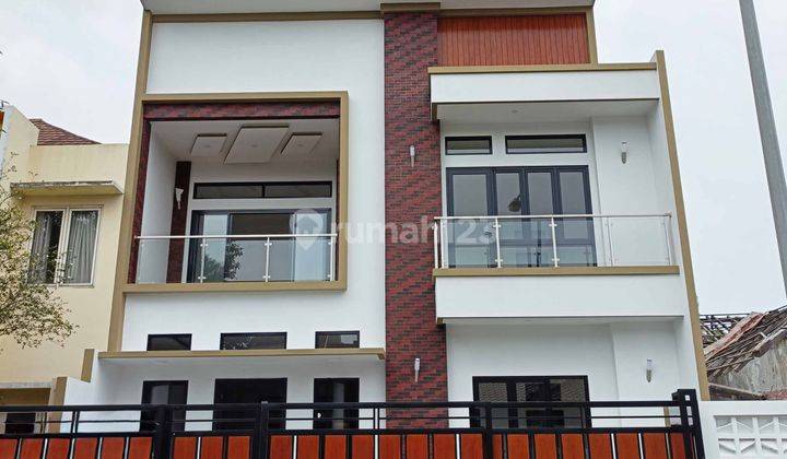 Rumah Baru 2 Lantai 4 Kamar Tidur Siap Huni Lokasi Strategis di Kencana Loka Bsd M557  2