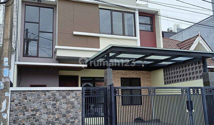 Rumah 2 Lantai Sudah Renovasi Rapi Siap Huni 4 Kamar Dekat Pintu Tol di Griya Loka Bsd M459 1