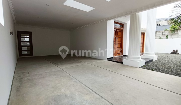 Sultan Luxury House With Swimming Pool 4 Bedrooms Suitable For Large Family in Puspita Loka BSD M569 2