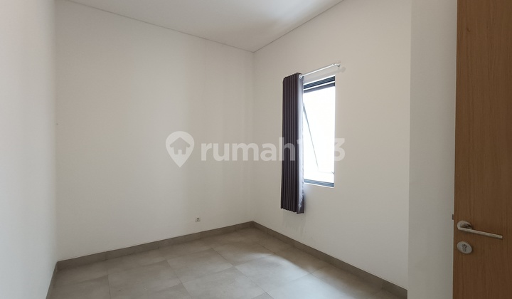 Jual Cepat!! Harga Dibawah Pasaran Rumah Siap Huni 2 Lantai 4 Kamar di Yuthica Bsd Dk16 2